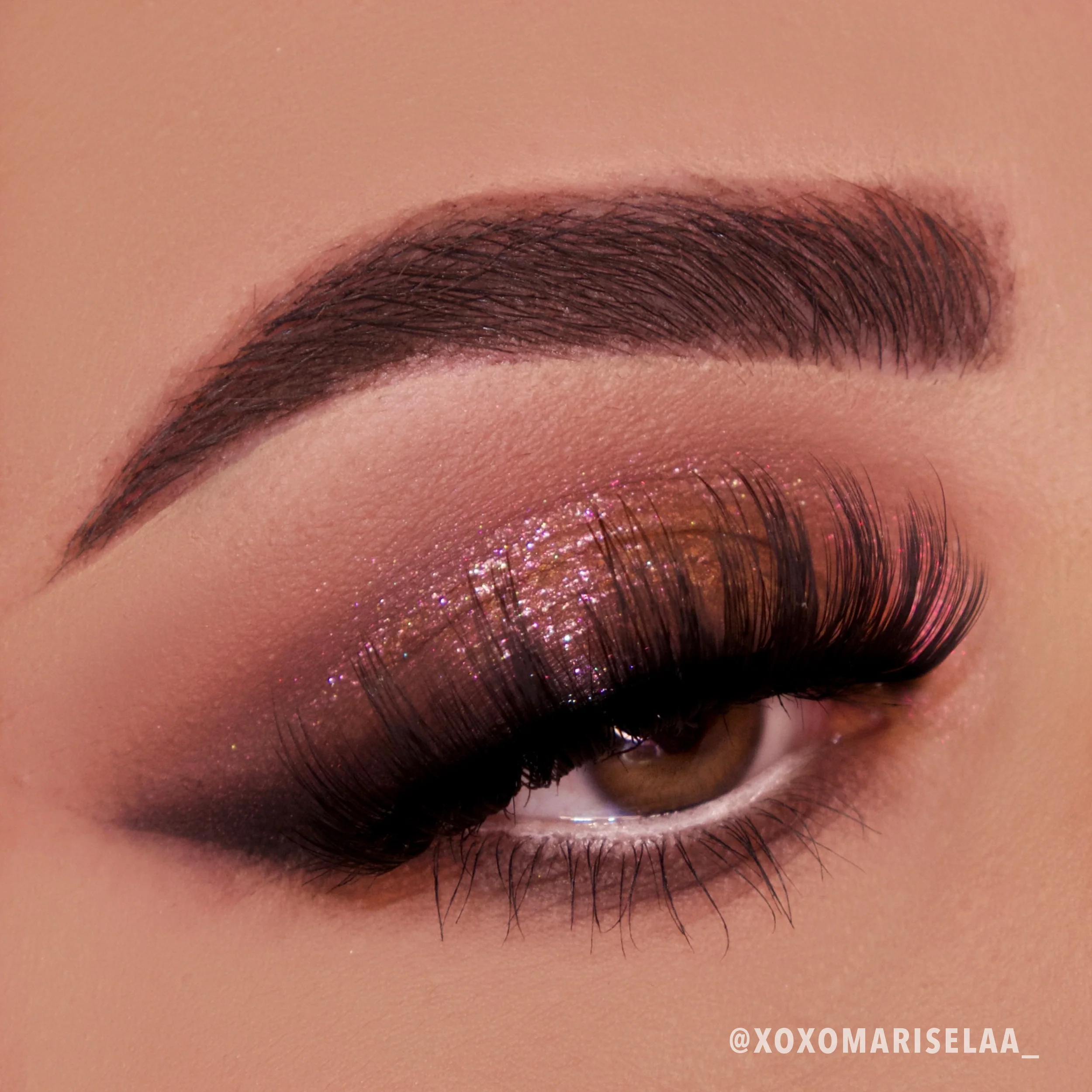 Diamond Daze Liquid Shadow (018, Main Character) - Image 6