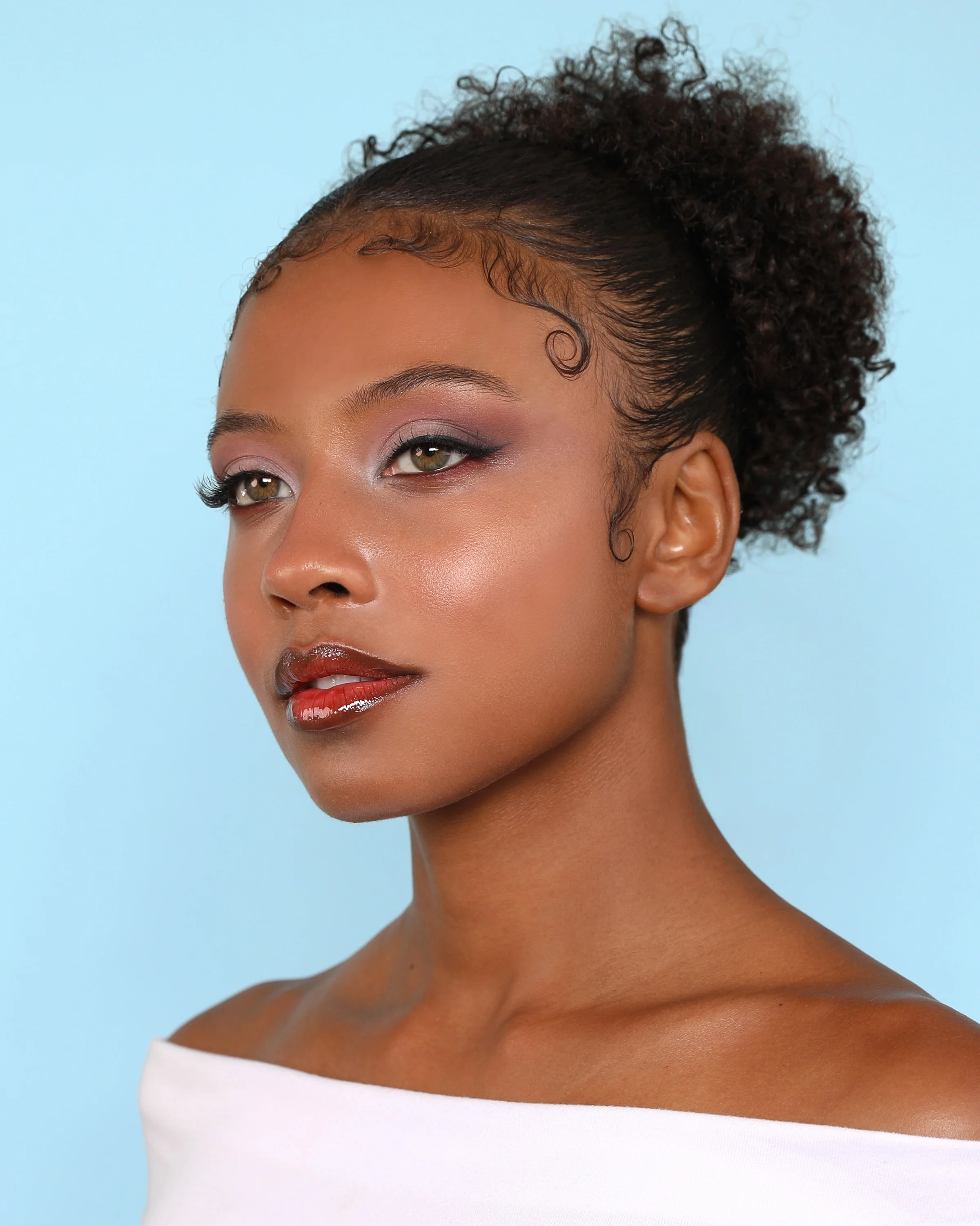 Lip Chic Shimmer Gloss (007, Sleek) - Image 3