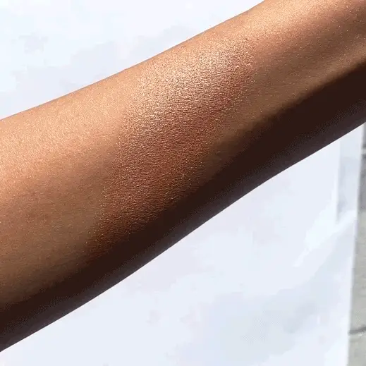 Sun Glow Face & Body Bronzer (004, Tan Lines) - Image 3